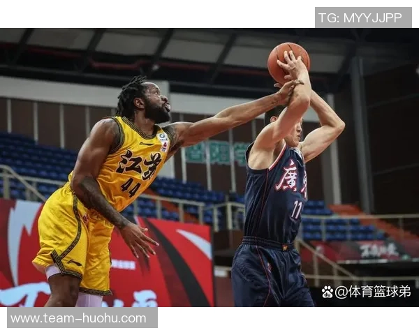 前辽宁三冠外援弗格正式加盟上海队开启新篇章